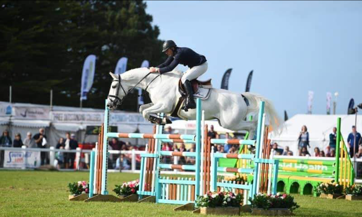 Polework and Show Jumping Clinic with Andrew Williams Great Bookham Equestrian Center